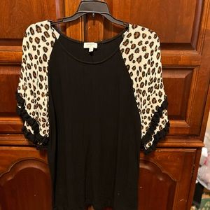 Lack top with animal print sleeves